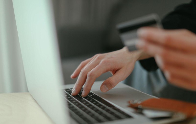 Urgențe financiare la 30 de ani? Cum să treci peste ele inteligent cu ajutorul unui credit IFN