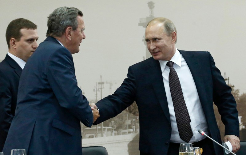 Fostul cancelar german, Gerhard Schröder, se va întâlni cu Putin pentru a discuta despre oprirea războiului din Ucraina