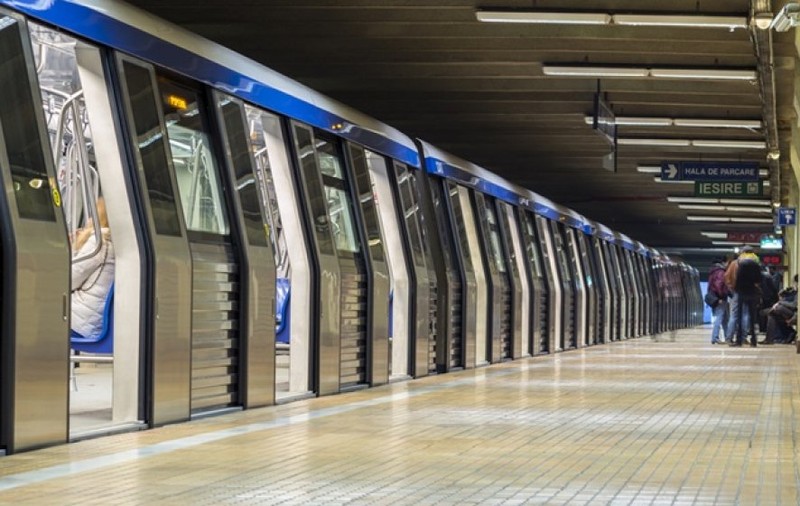 Coronavirusul a redus de trei ori numărul călătorilor cu metroul în Bucureşti