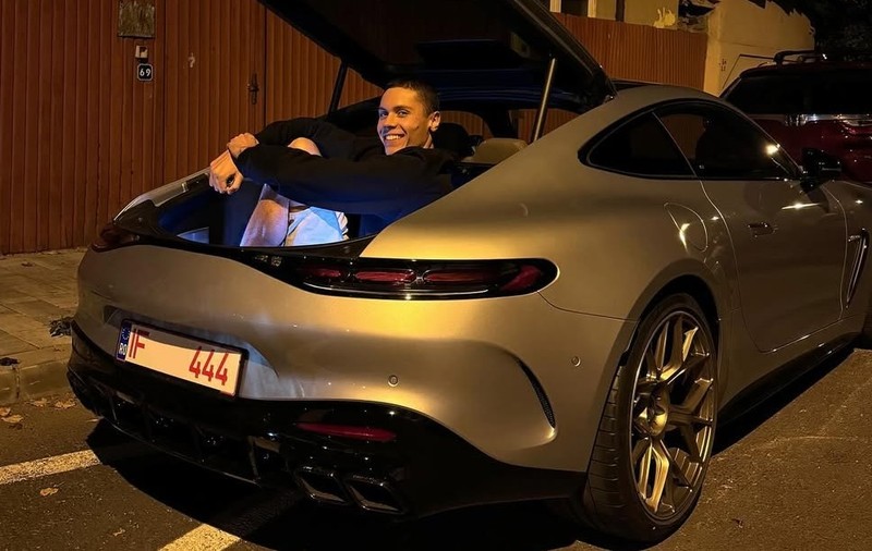 Cum au reacționat celebritățile din România când au auzit că David Popovici și-a cumpărat bolid de 150.000 de euro: „Lumea e bolnavă”