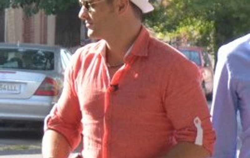 Vârciu umblă pe stadă cu băutura-n mână