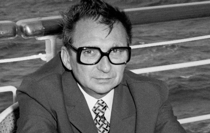 Ion Mihai Pacepa, fost șef al spionajului comunist fugit în SUA, a murit la 92 de ani, anunță un publicist american. Ceaușescu oferise două milioane de dolari pentru prinderea lui