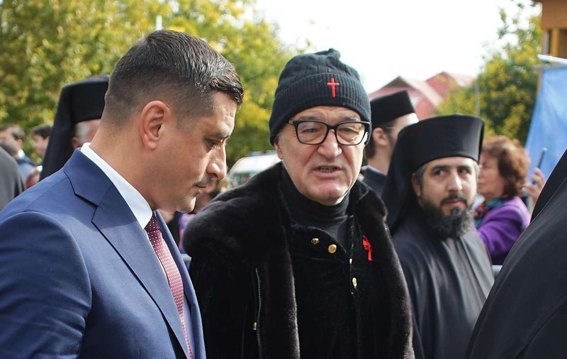 Ruptură între George Simion și Gigi Becali. Omul de afaceri: „I-am dat 20-30 de tone de brânză, 20.000 de euro și nu mă mai primește în AUR?”