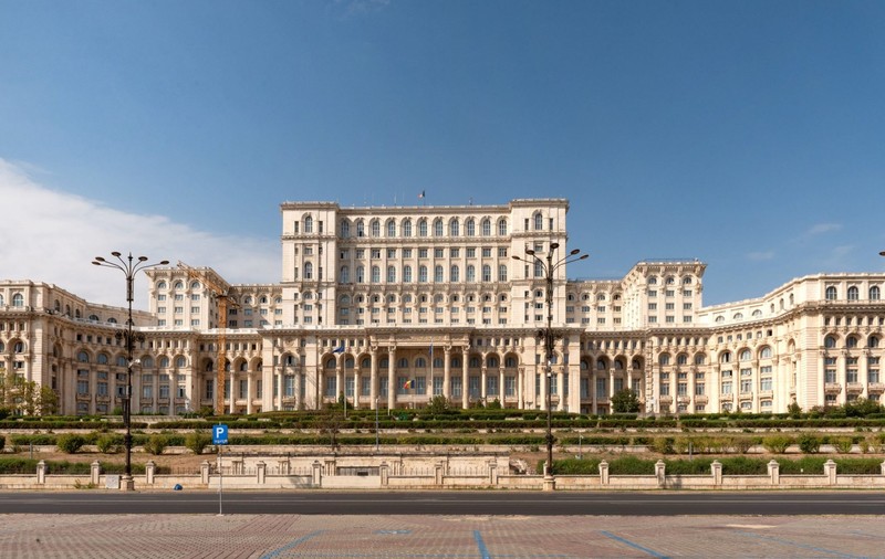 Senatul schimbă a treia oară accesul angajaților. Salariații vor fi puși să ocolească Parlamentul, o nouă firmă va livra un sistem mai scump - EXCLUSIV