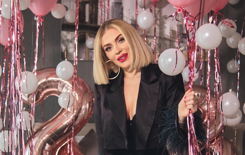 Oana Radu și-a aniversat ziua de naștere. Artista a împlinit 28 de ani. „Știu că face eforturi mari pentru a-mi face surprize”