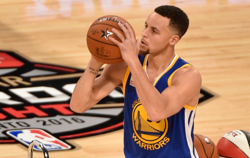 Stephen Curry va deveni cel mai bine plătit jucător din istoria NBA