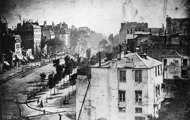 Prima fotografie cu oameni. De ce nimeni nu zâmbea în pozele de odinioară?