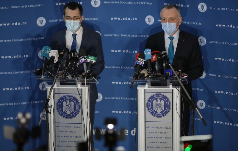 Sorin Cîmpeanu, replică pentru Ministerul Sănătății: „Vom propune deschiderea școlilor fără testare”