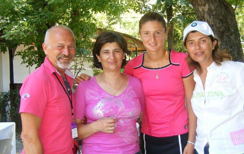 Incident la Openul de tenis al României: federația a interzis accesul părinților jucătoarelor în loje la semifinala de dublu: ”Sunt ocupate cu invitați. O să vă ridice de pe scaun”. Reacții
