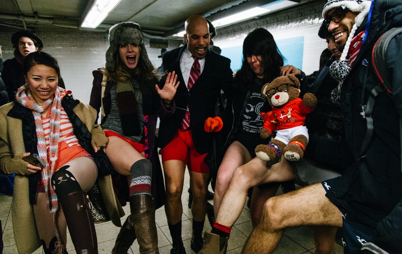 Ziua fără pantaloni. Sute de oameni din New York, în lenjerie intimă la metrou | FOTO