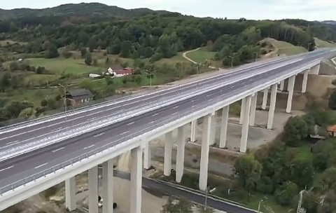 Viaduct de autostradă din Sectiunea 4 Tigveni - Curtea de Arges parte a Autostrăzii Sibiu-Pitești