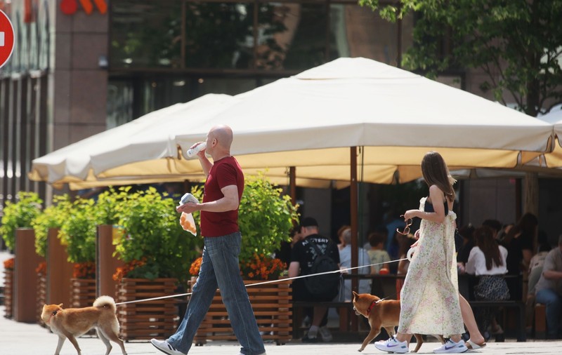 „Toate astea sunt departe”. Viața de zi cu zi la Moscova, după mai bine de un an de război, o mobilizare și un atac cu drone care a zdruncinat liniștea