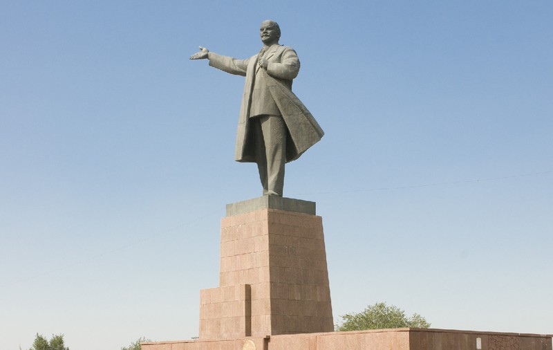 Cea mai înaltă statuie a lui Lenin din Asia Centrală a fost demontată. Ce spun autoritățile din Kârgâstan | VIDEO