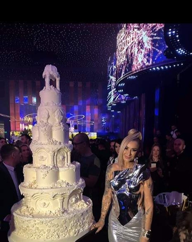 Anamaria Prodan a împlinit 51 de ani și a dat o petrecere la un restaurant de lux din Capitală. Tortul a fost spectaculos, iar ținuta a atras toate privirile