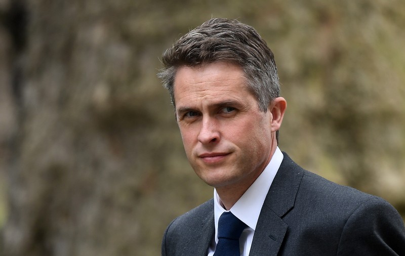 Theresa May l-a demis pe ministrul Apărării din cauza implicării acestuia în scurgeri de informaţii privind Huawei