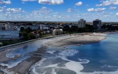 Patru staţiuni vor avea plaje noi anul viitor. "Să nu se mai înghesuie"