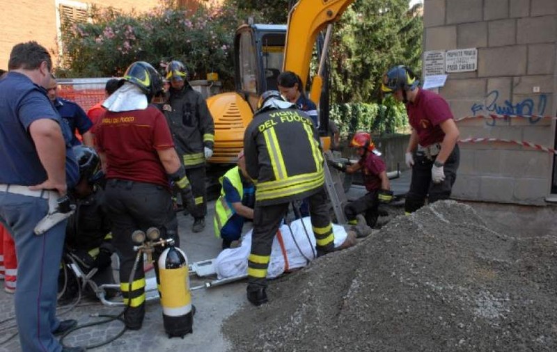 Român mort în Italia, după ce a fost strivit de un utilaj. Bărbatul se afla la un depozit de furaje