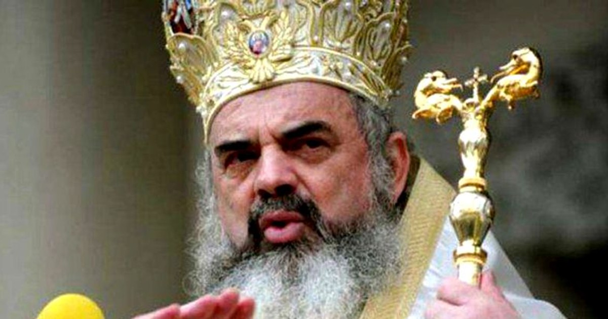 Patriarhia Română, mesaj Mesajul Patriarhului Daniel, la înmormântarea academicianului Mircea Malița. Patriarhul Daniel, în veșminte bisericești