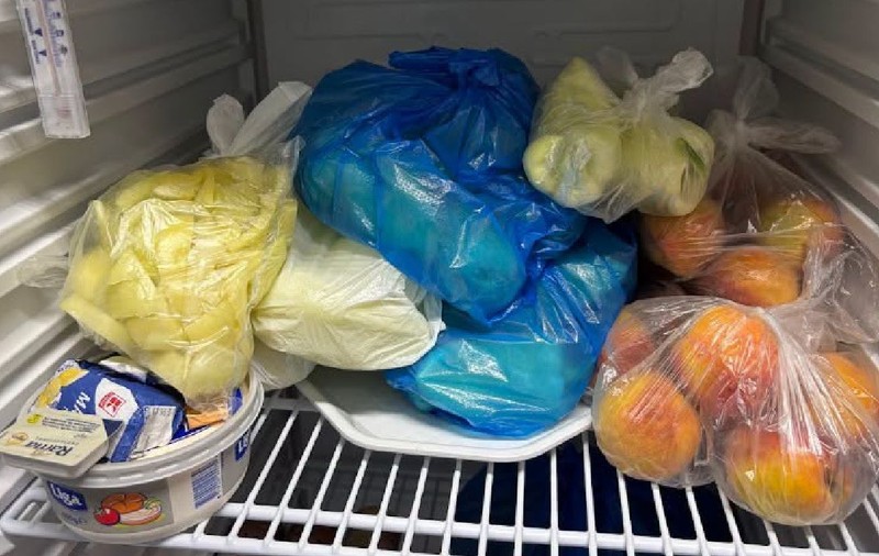 „Din 6 kilograme de brânză, doar 0,9 au fost date copiilor, 3,5 din cele 6 de șuncă au fost furate”. Angajații prinși că furau din mâncarea elevilor au fost dați afară, în Ungaria