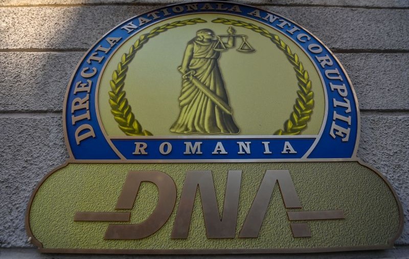 Șeful Serviciului Rutier Maramureș, reținut de procurorii DNA. E acuzat că a șters din sistem informații despre suspendarea permisului unui șofer