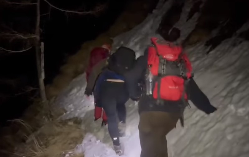 Doi tineri au fost salvați de pe Jepii Mici, după lăsarea serii. Salvamont Bușteni: „Neantrenați și fără echipament adecvat”