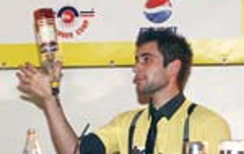 El este cel mai tare barman din Romania