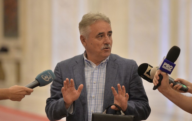 Vicepremierul Viorel Ştefan a fost numit membru al Curţii de Conturi Europene, o funcție cu salariu brut de 22.000 de euro, dar pentru care nu are experiență