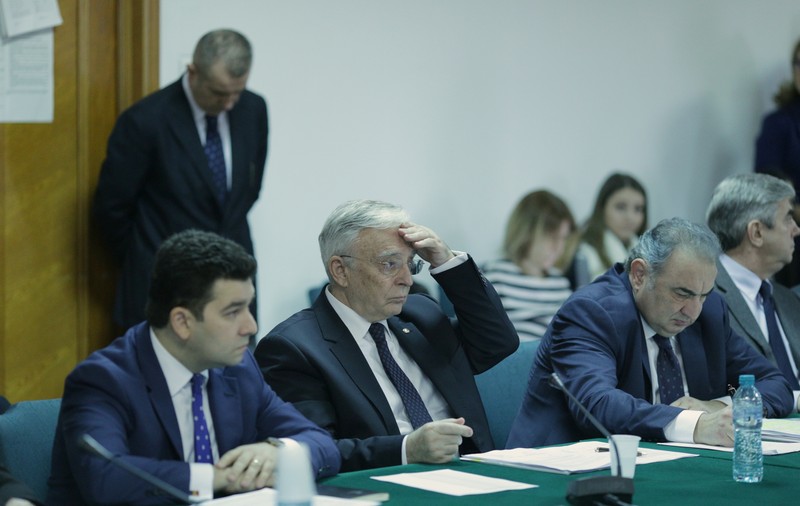 UPDATE. Schimb de replici între guvernatorul BNR Mugur Isărescu și senatorul Daniel Zamfir privind ROBOR și "înțelegerile" între bănci. Zamfir: "Ați îndemnat oamenii să ia credite, știind că o să crească dobânda"