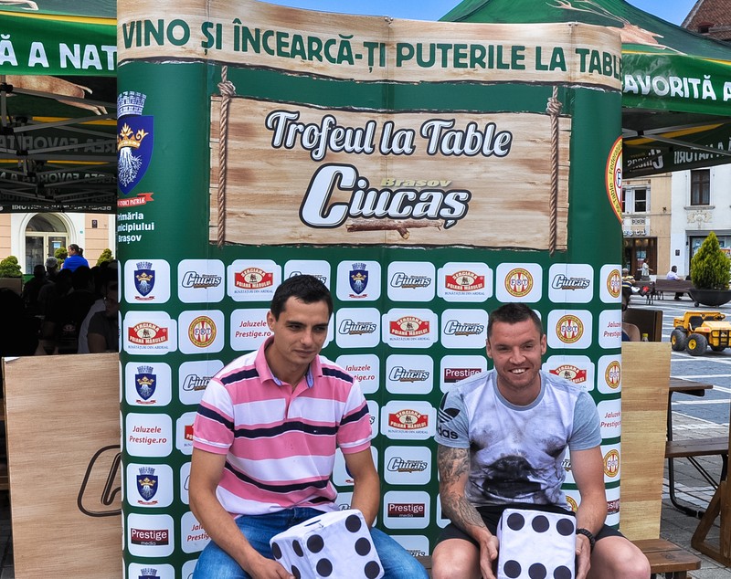 FOTO/ Show cu vedete la campionatul de table!