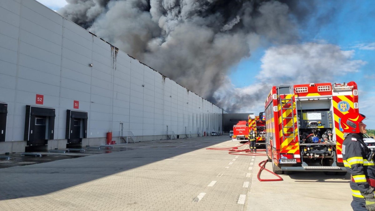 Incendiu puternic la un centru logistic de pe 1. Foto ISU Giurgiu