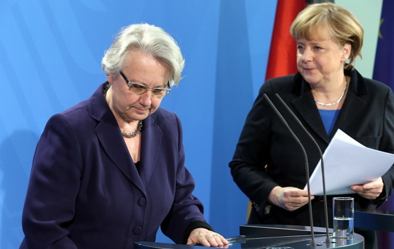 Ministrul german al Educaţiei a demisionat, în urma acuzaţiilor de plagiat