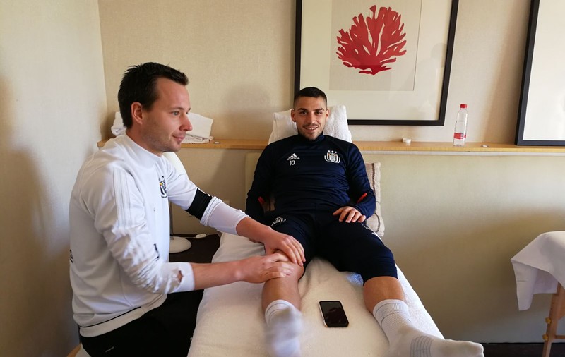 Nicolae Stanciu nu se desparte de telefon în cantonamentul lui Anderlecht. ”Este 99,9% rezolvat transferul la Sparta Praga!”