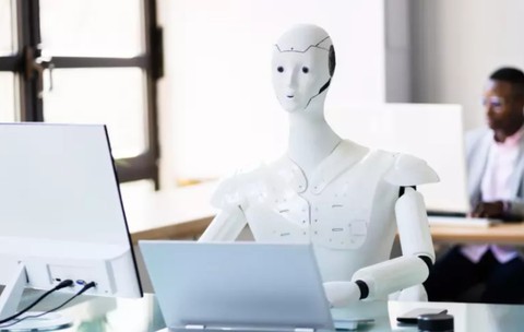 robot-ai-laptop-birou