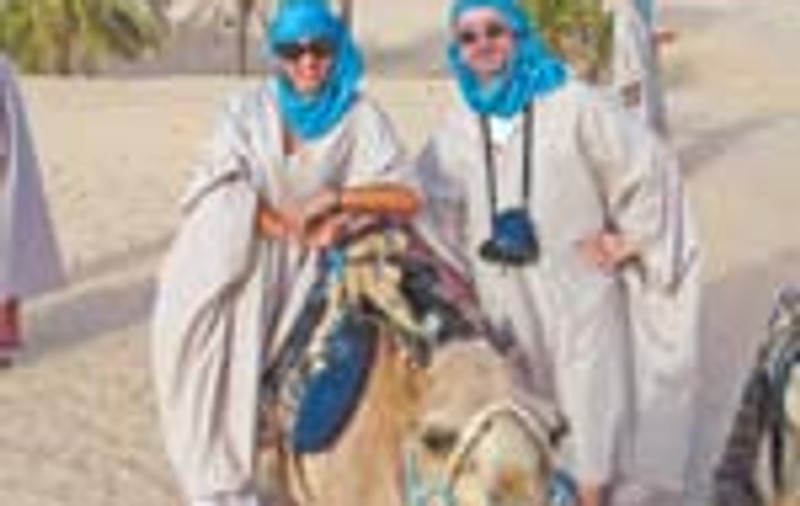 Nico si sotul ei s-au plimbat cu camila in Tunisia