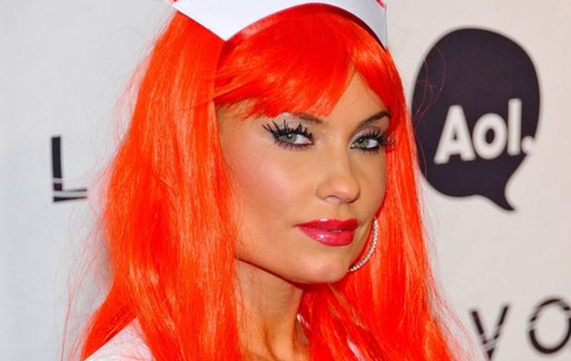 Nicole "Coco" Austin şi-a arătat silicoanele dizgraţioase de Halloween