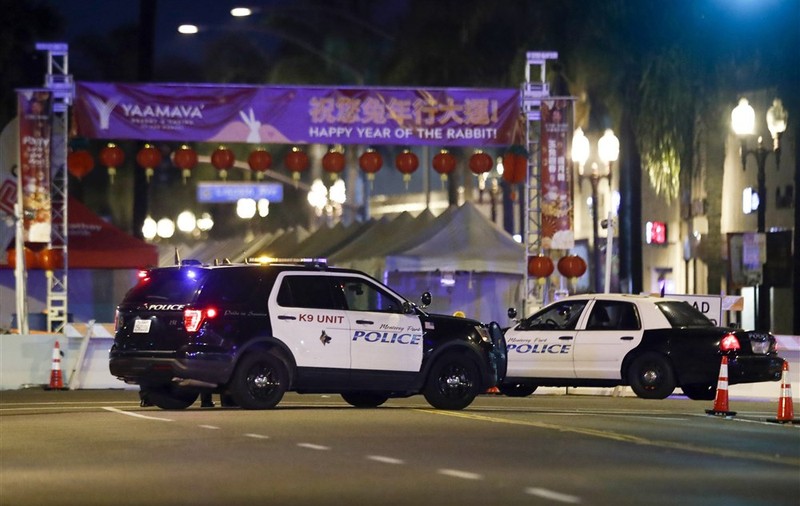 Zece morți într-un atac armat de lângă Los Angeles, în timpul unui festival dedicat Noului An Chinezesc. Atacatorul este căutat de polițiști