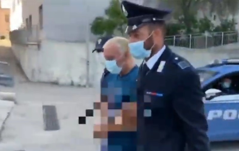 ​VIDEO | Criminalul ”Johnny Țiganul” a fost arestat în Sardinia, după a șaptea evadare. Era ascuns într-un țarc de oi