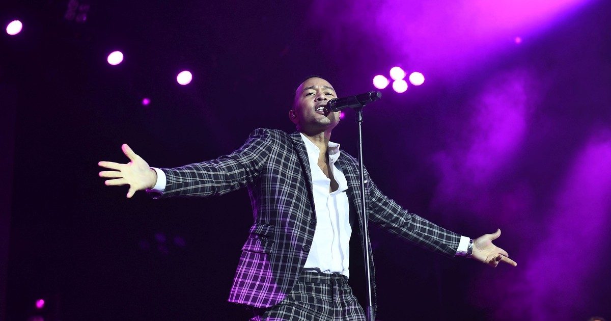 Celebrul cântăreț John Legend, în vârstă de 40 de ani, a fost desemnat de revista People drept cel mai sexy bărbat din lume în anul 2019