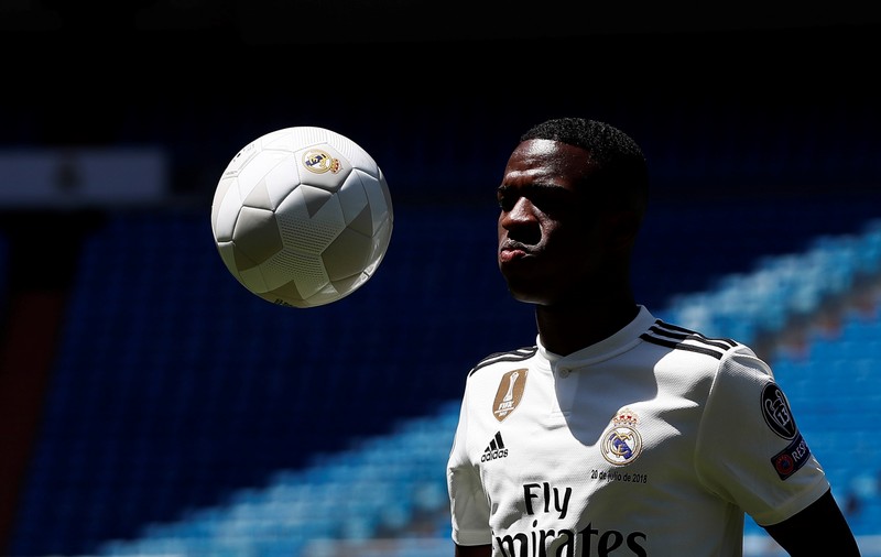 Real Madrid l-a prezentat pe Vinicius. Fotbalistul brazilian are 18 ani