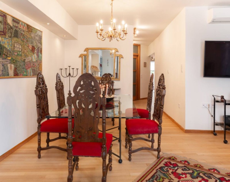 Cum arăta apartamentul închiriat prin Airbnb, din clădirea care s-a prăbușit după o explozie, în Atena