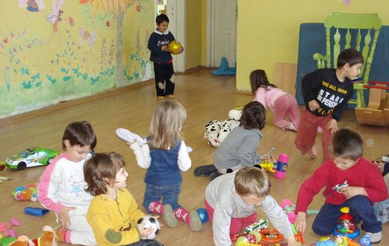 Valoarea tichetului social pentru grădiniţă creşte de la 50 de lei la 100 de lei. Vot final în Parlament