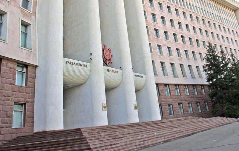 Proiect: Sintagma „limba moldovenească”, înlocuită cu „limba română” în Constituţia Republicii Moldova
