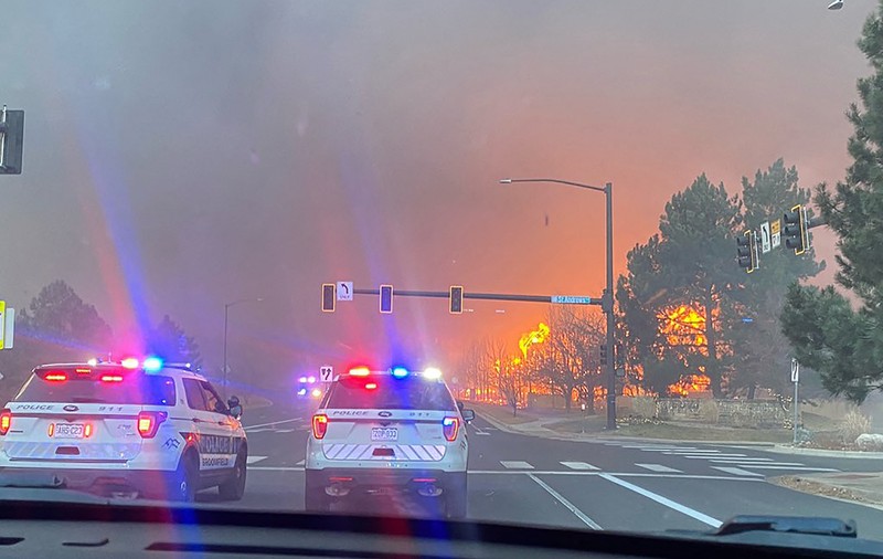Incendii de proporții în Colorado. Zeci de mii de oameni, evacuați din calea flăcărilor