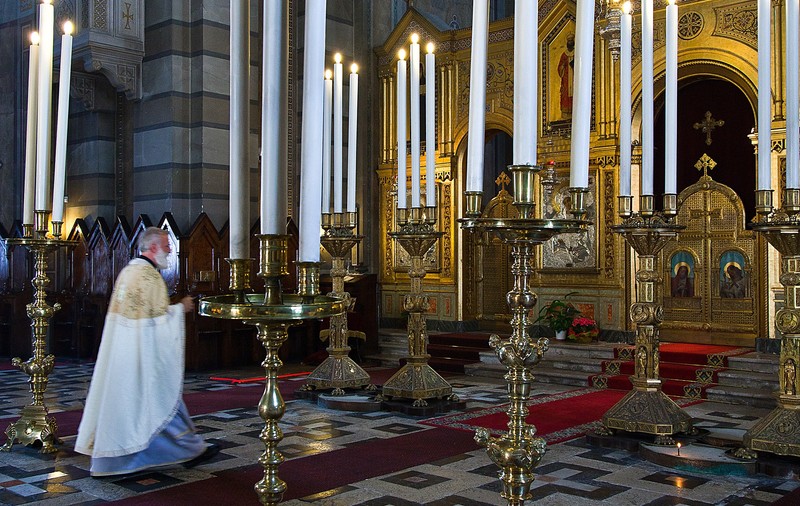 Un preot român s-a sinucis, în Italia. A fost găsit spânzurat