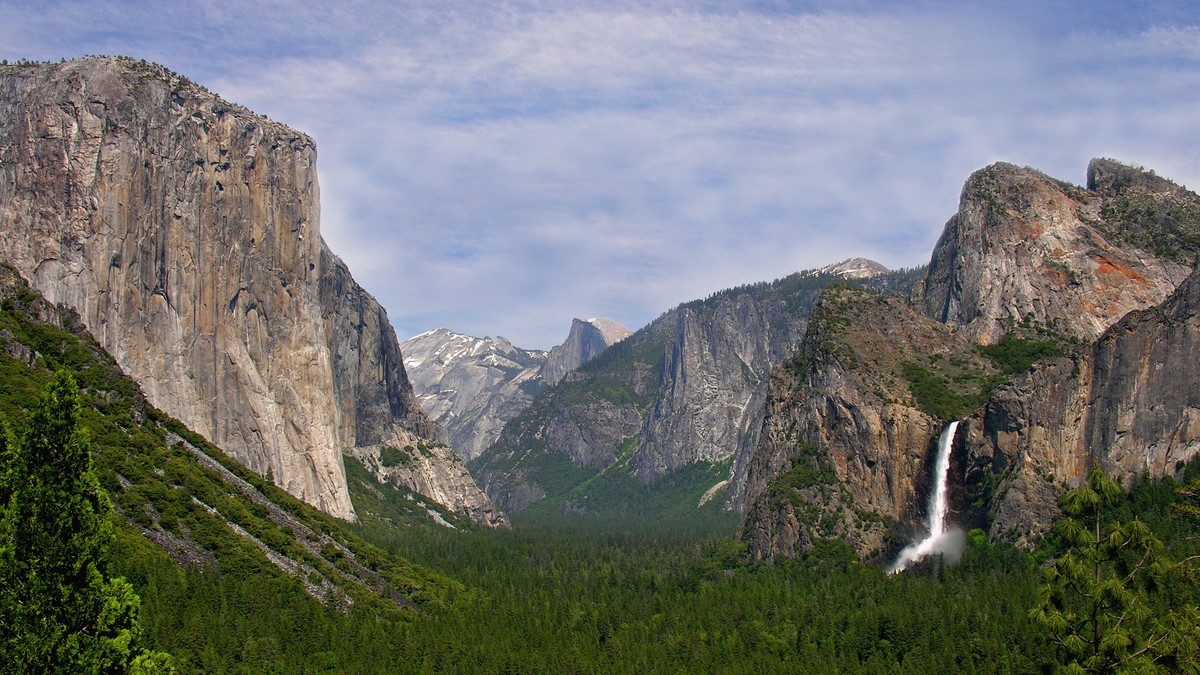 Un român a murit după ce a căzut de pe o stâncă în Parcul Yosemite din SUA