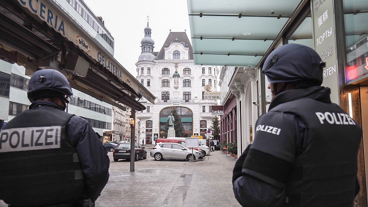 Atac armat la Viena soldat cu un mort și un rănit