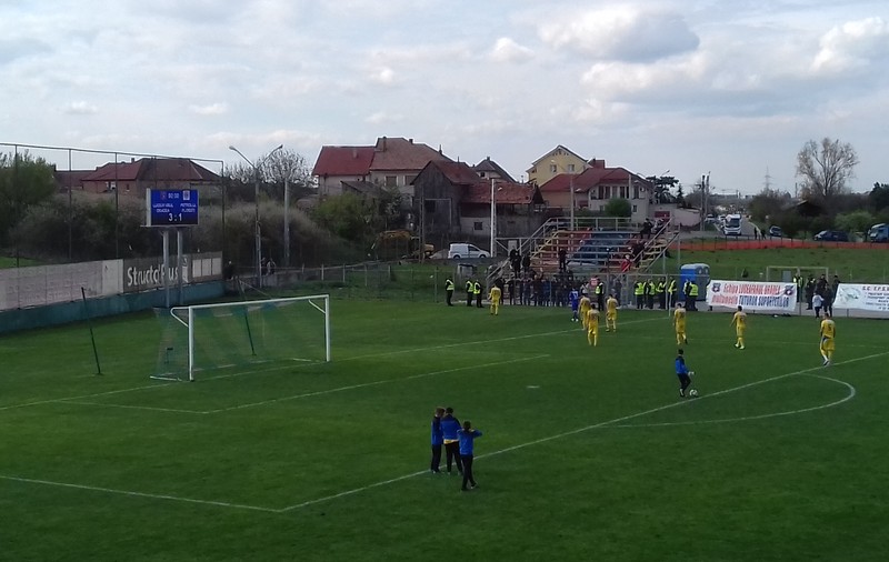Răzmeriță la Petrolul Ploiești. 10 suporteri prahoveni i-au băgat în ședință pe fotbaliști, după 1-3 cu Luceafărul Oradea
