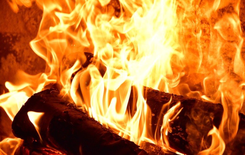 Șapte motive să alegi soba pe lemn pentru încălzire. Și ce este un termoșemineu pe lemne