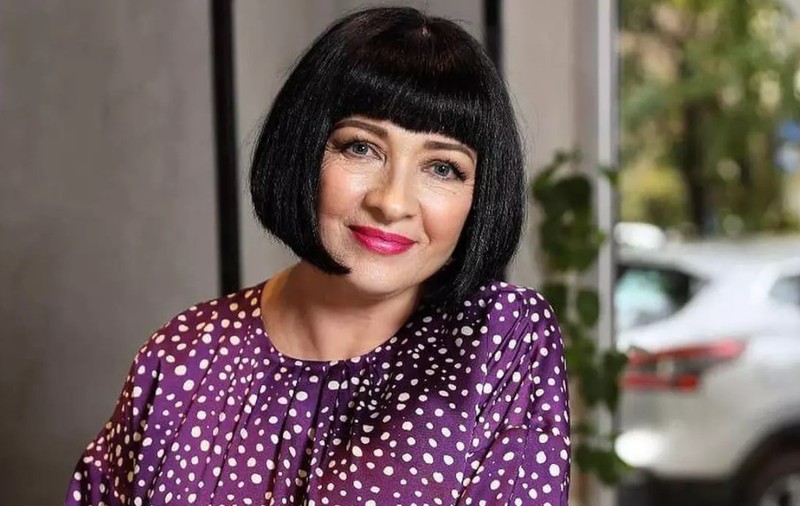 Cât de bine arată Neti Sandu, în fustă mini, la 63 de ani