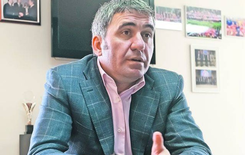 Hagi dă lovitura în Olanda